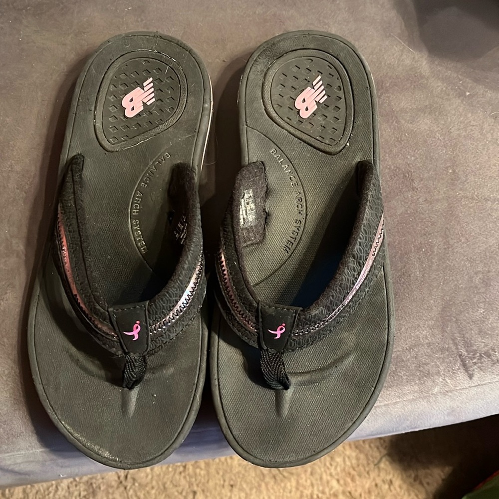 ❤️‍🔥BOGO free (equal or lesser value). New Balance flip flops